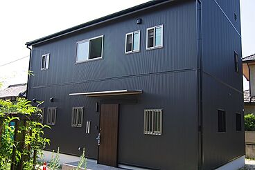 リバウスホームの施工事例「愛知県東海市 黒と白のスタイリッシュハウス」の画像