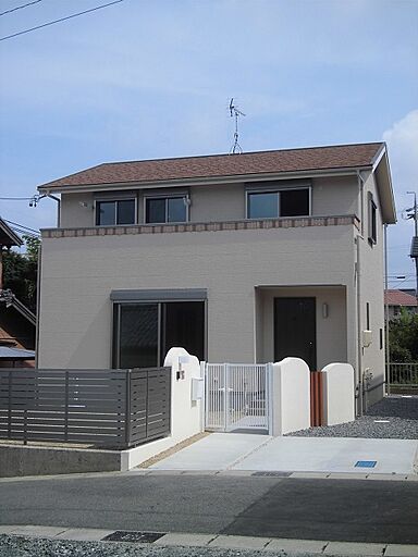 リバウスホームの施工事例「愛知県知多郡武豊町 レンガ飾りのナチュラルなおうち」の画像