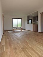 シンプルモダンスタイルのリビング リバウスホームの事例画像