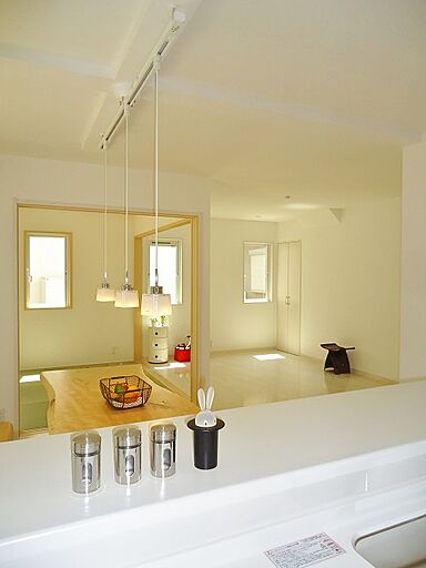 リバウスホームの施工事例「愛知県知多市 丸窓がアクセントのシンプルモダンハウス」の画像4