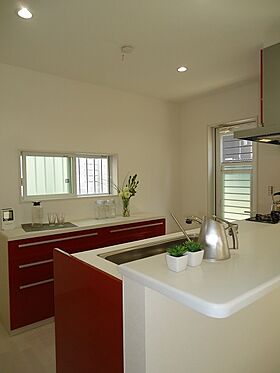 リバウスホームの施工事例「愛知県知多市 丸窓がアクセントのシンプルモダンハウス」の画像5