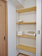 カフェスタイルの玄関 リバウスホームの事例画像