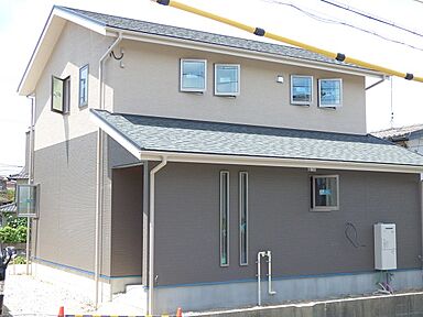 リバウスホームの施工事例「愛知県東海市 桜の花びらが舞う家」の画像1