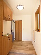 和風・和モダンスタイルの玄関 リバウスホームの事例画像