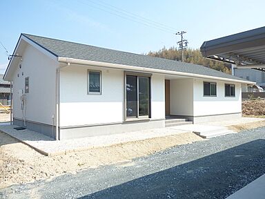 リバウスホームの施工事例「愛知県知多郡美浜町 家族がつながる平屋の家」の画像