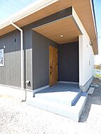 和風・和モダンスタイルの玄関 リバウスホームの事例画像