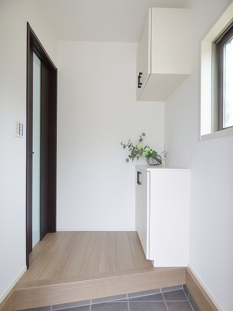 リバウスホームの公式画像_玄関2