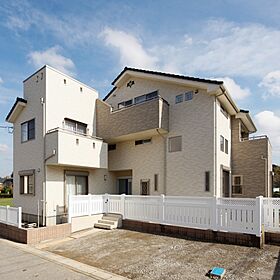 株式会社グリーンワールドの施工事例「スキップフロア構成の3世帯住宅」のメイン画像