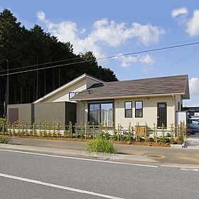 株式会社グリーンワールドの施工事例「中庭のあるもみの木の平屋」のメイン画像