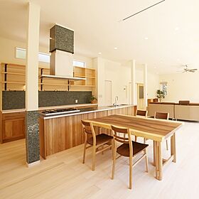 株式会社グリーンワールドの施工事例「天井高3mの超広住まい」の画像2