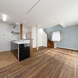 株式会社グリーンワールドの施工事例「スモーキーブルー×ブラウンの大人可愛い住まい」の画像