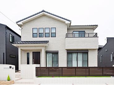 株式会社グリーンワールドの施工事例「メンテナンス不要のタイル外壁、もみの木の家」の画像