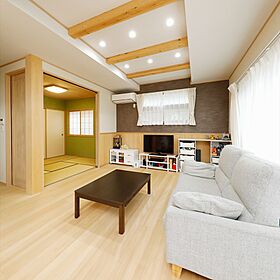 株式会社グリーンワールドの施工事例「キレイが続くタイル外壁のもみの木の家」の画像1