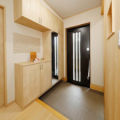 株式会社グリーンワールドの施工事例「キレイが続くタイル外壁のもみの木の家」の画像3