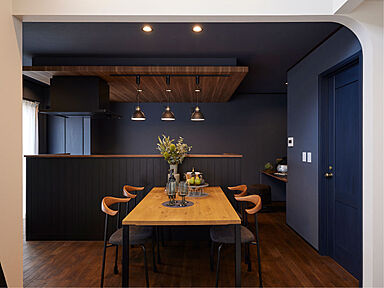 ヘスタホーム岐阜県庁前展示場の施工事例「大人の感性を刺激する、シックでエレガントな住まい」の画像1