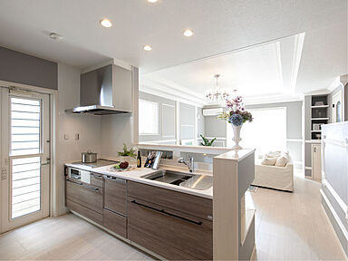 ヘスタホーム岐阜県庁前展示場の施工事例「アンティークフレンチスタイルの家でインテリアに伝統と驚きを」の画像2