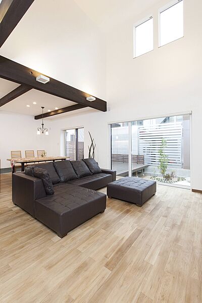 シンプルモダンスタイルのリビング 無添加住宅の事例画像