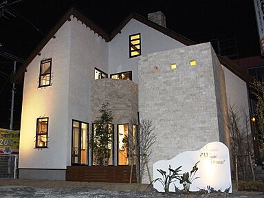 無添加住宅の施工事例「独創的なリビングを中心とした家」の画像