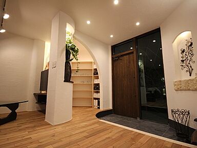 無添加住宅の施工事例「独創的なリビングを中心とした家」の画像1