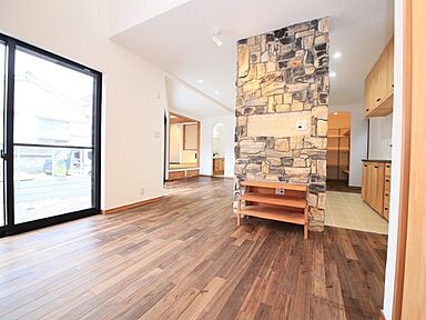 無添加住宅の施工事例「開放的な空間が家族を繋ぐ住まい」の画像2