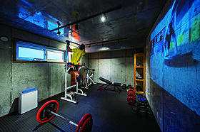 ミツヤジーホーム株式会社の施工事例「「地下室のある家」 本格トレーニングルーム」の画像1