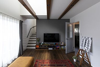 ミツヤジーホーム株式会社の施工事例「傾斜地を利用して、地階にビルトインガレージのある家」の画像3