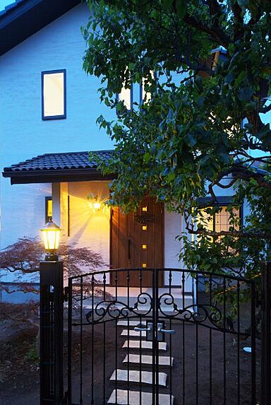 株式会社木のすまい工房の施工事例「遊び心満載の、すのこ渡り廊下のあるすまい」の画像
