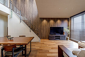 へーベルハウスの施工事例「モダンな3階建てのなかに、ヴィラのような心地よいリゾート空間が広がる家」の画像1