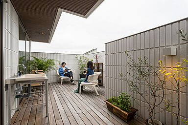 へーベルハウスの施工事例「モダンな3階建てのなかに、ヴィラのような心地よいリゾート空間が広がる家」の画像5