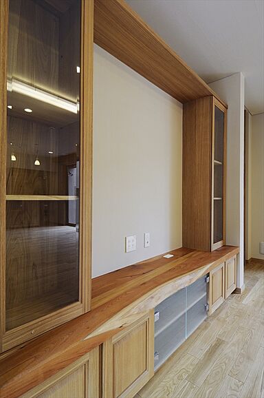 材木屋が造る無垢の家 カツマタの施工事例「和と洋の融合~優雅で美しい空間 無垢の家」の画像2