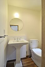 木の家スタイルの洗面所 材木屋が造る無垢の家 カツマタの事例画像