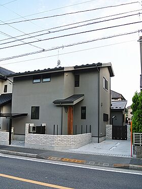 材木屋が造る無垢の家 カツマタの施工事例「寛ぎの時を楽しむ中庭のある 無垢の家」の画像1