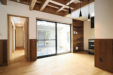 材木屋が造る無垢の家 カツマタの施工事例「寛ぎの時を楽しむ中庭のある 無垢の家」の画像4