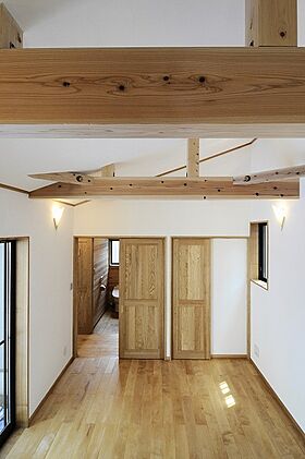 材木屋が造る無垢の家 カツマタの施工事例「寛ぎの時を楽しむ中庭のある 無垢の家」の画像5