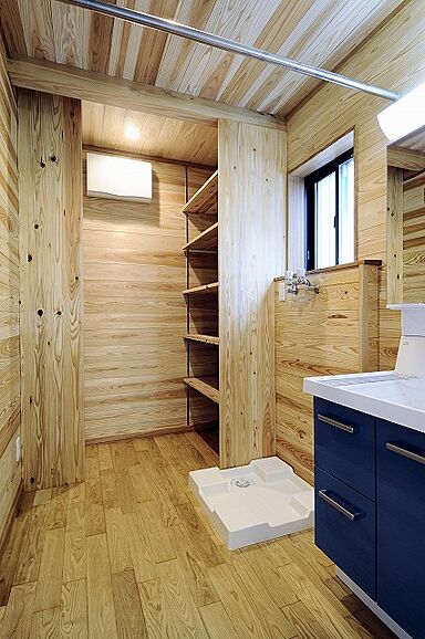 材木屋が造る無垢の家 カツマタの施工事例「寛ぎの時を楽しむ中庭のある 無垢の家」の画像6