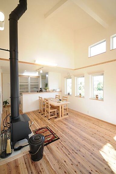 丸和建設株式会社の施工事例「【霧島市 2階建て】28.31坪 薪ストーブがある家」の画像3