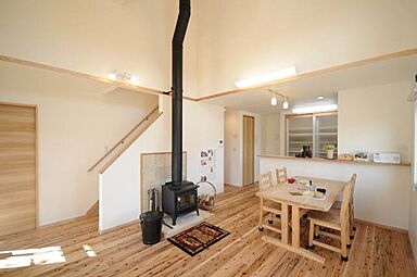 丸和建設株式会社の施工事例「【霧島市 2階建て】28.31坪 薪ストーブがある家」の画像4