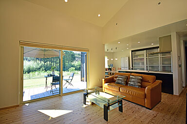 丸和建設株式会社の施工事例「【鹿屋市 平屋】34.44坪 広々としたLDKに繋がるウッドデッキがある家」の画像