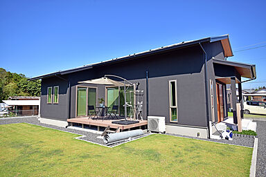 丸和建設株式会社の施工事例「【鹿屋市 平屋】34.44坪 広々としたLDKに繋がるウッドデッキがある家」の画像2