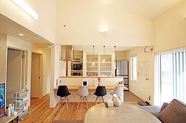 丸和建設株式会社の施工事例「【鹿児島県ロフト付き平屋】30.29坪 広い子供部屋とカウンターキッチンがある家」の画像