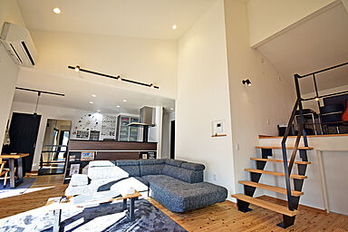 丸和建設株式会社の施工事例「【鹿児島県 平屋】31.18坪 スキップフロアのあるシンプルモダンな家」の画像