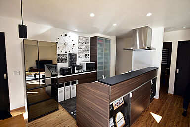 丸和建設株式会社の施工事例「【鹿児島県 平屋】31.18坪 スキップフロアのあるシンプルモダンな家」の画像3