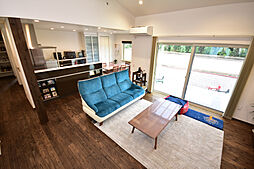 アーキテックス(GROOVY/KANAL HOME/SIMPLE is.../dramacy)の施工事例「【鹿屋市 平屋】33.31坪 タイルデッキと車・バイク用ガレージがある家」の画像