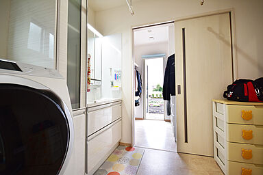 丸和建設株式会社の施工事例「【鹿屋市 平屋】33.31坪 タイルデッキと車・バイク用ガレージがある家」の画像5