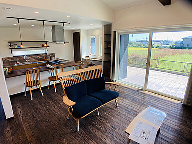 丸和建設株式会社の施工事例「【鹿児島県 平屋】36.57坪 ダイニングと一体のキッチン、音響ルームがある家」の画像