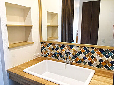 丸和建設株式会社の施工事例「【鹿児島県 平屋】36.57坪 ダイニングと一体のキッチン、音響ルームがある家」の画像4