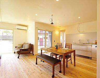 丸和建設株式会社の施工事例「【霧島市 2階建て】36.45坪 小屋裏収納と書斎がある家」の画像