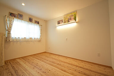 丸和建設株式会社の施工事例「【鹿児島県 平屋】31.09坪 28帖の広々LDKとワーク用カウンターがある家」の画像6