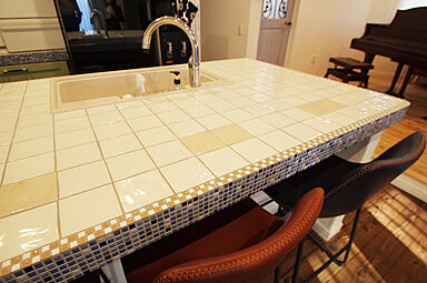 丸和建設株式会社の施工事例「【出水郡 平屋】26.42坪 おしゃれな南欧風外観、ピアノルームがある家」の画像4