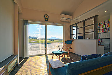 丸和建設株式会社の施工事例「【霧島市 平屋】31.65坪 桜島が眺めるLDKと書斎がある家」の画像6